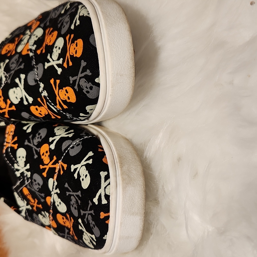 Tommy Bahama Glow-In-The-Dark Skull print loafers - Picture 6 of 9